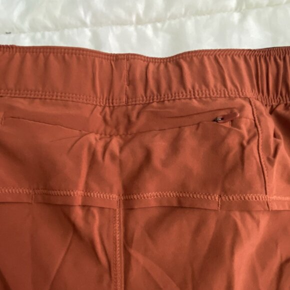 Brooks Woman Size Medium Copper Run Raisin Chaser 2 in1 5" Shorts Recycled Fabri - Picture 2 of 12